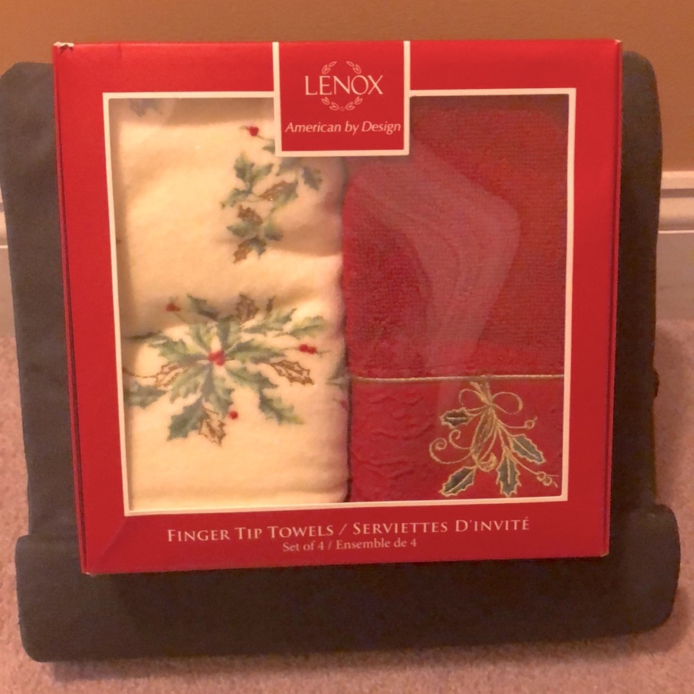 Lenox Holiday Fingertip Towels